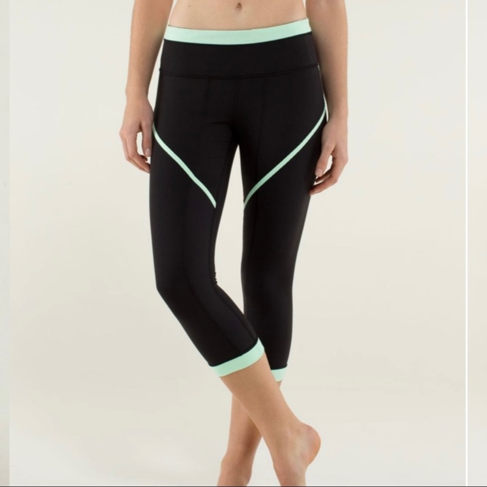 Lululemon Roll Out Crop Black Leggings Size 4